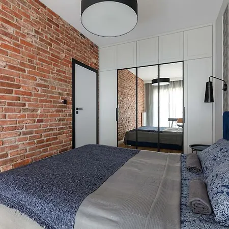 Close-golden - Jana Pawla Apartment *