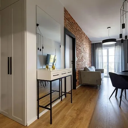 Close-golden - Jana Pawla Apartment *