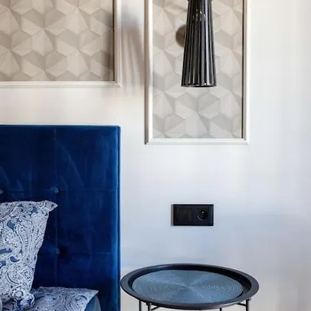 Close-golden - Jana Pawla Apartment *