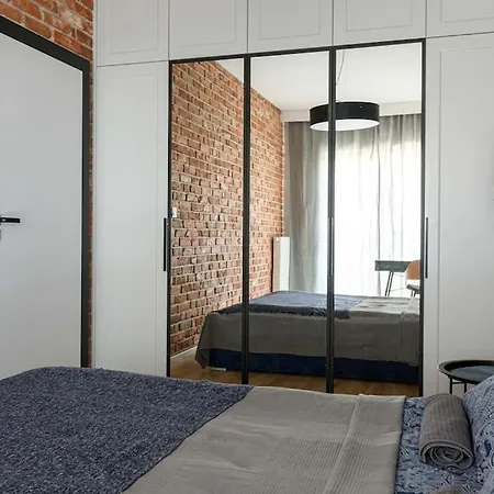 Close-golden - Jana Pawla Apartment *